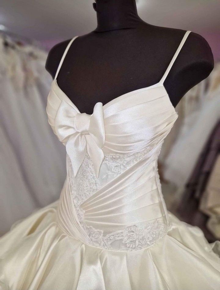 A Line Long Satin Lace Wedding Dress Spaghetti Straps Bridal Gown    fg7229