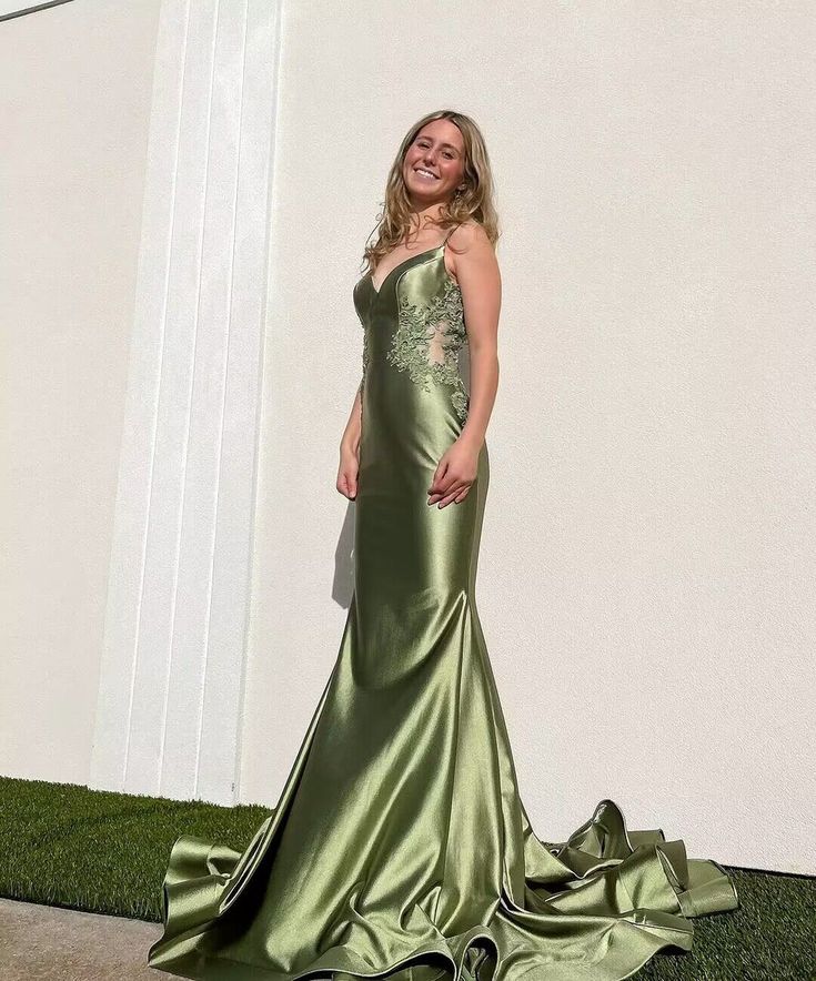 Spaghetti Straps V Neck Green Mermaid Long Prom Dress With Applique        fg5302